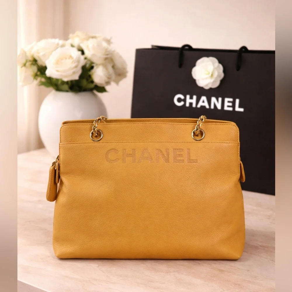 CHANEL Shoulder Bag - Picture 2 of 10